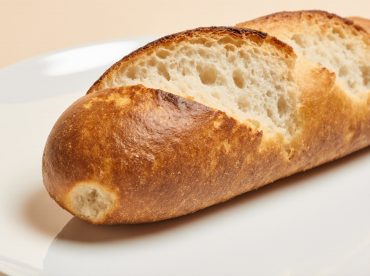 Köstliches Bistro-Baguette, perfekt zubereitet in der Heißluftfritteuse für einen knusprigen Genuss.